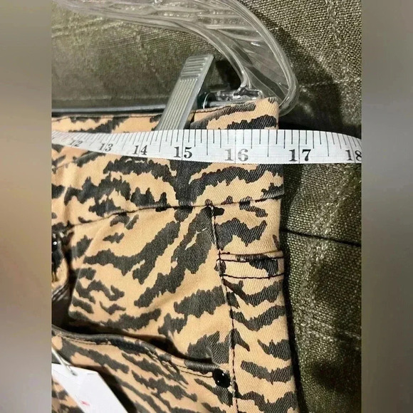 Good American | Good Waist Crop Tiger Print Jeans 15/33 NEW - Picture 14 of 15